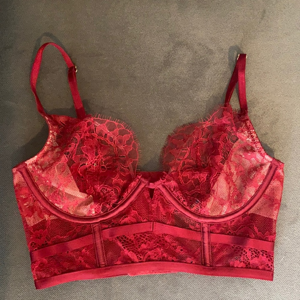 Victoria’s Secret Very Sexy Unlined Demi with 6 hook clasps - 32C